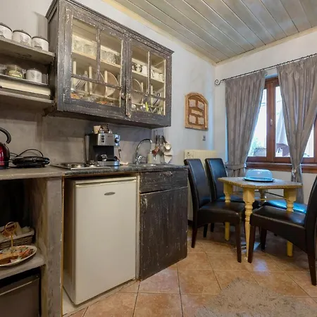 Lykovrisi Apartment *