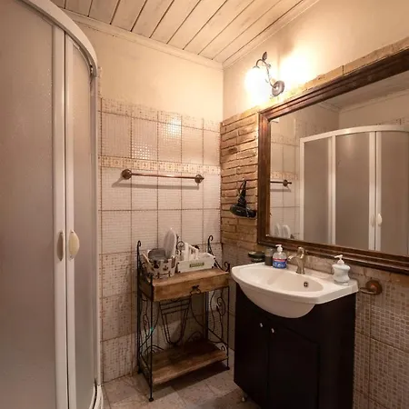 Apartment Lykovrisi *