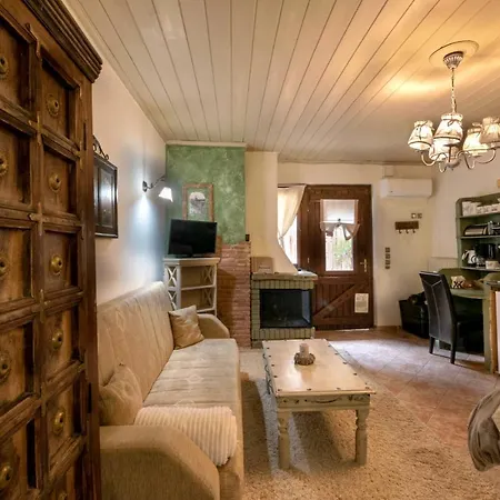 Lykovrisi Apartment Arachova