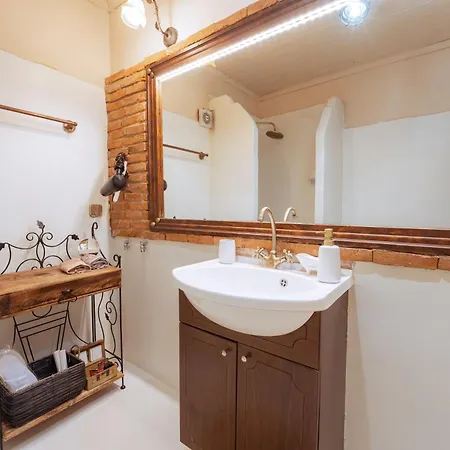 Lykovrisi Apartamento Arájova