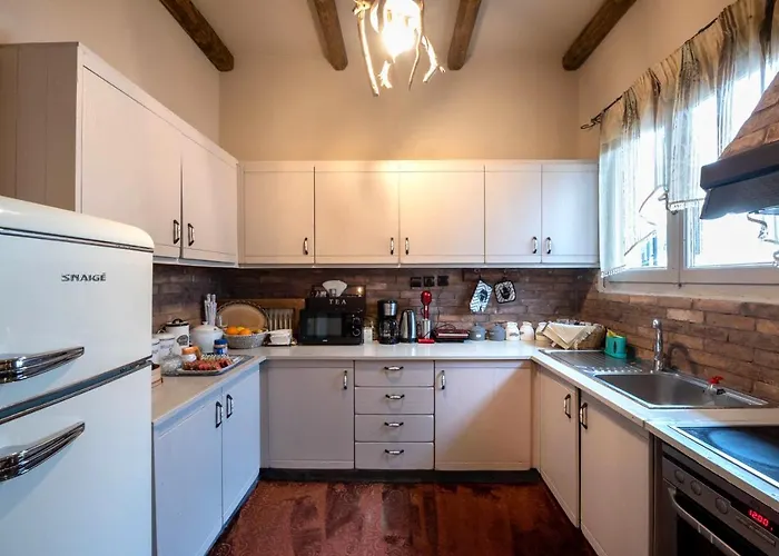 Lykovrisi Apartment *