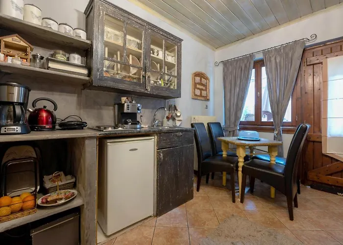 Lykovrisi Apartment *